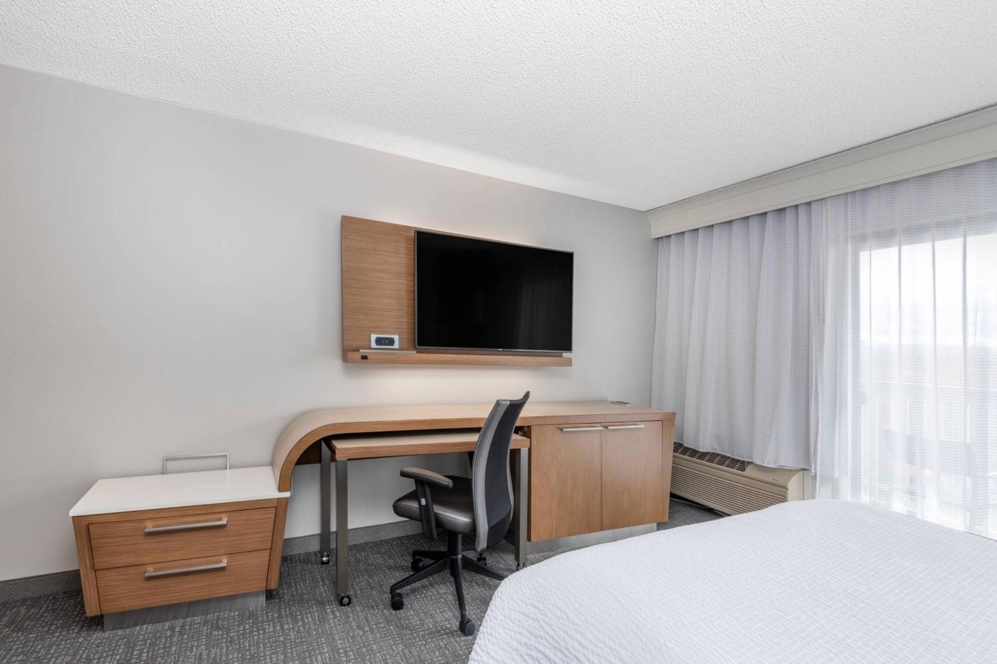 Courtyard By Marriott Reno Hotel Exterior photo