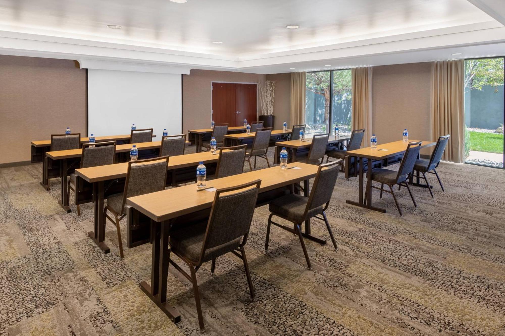 Courtyard By Marriott Reno Hotel Exterior photo