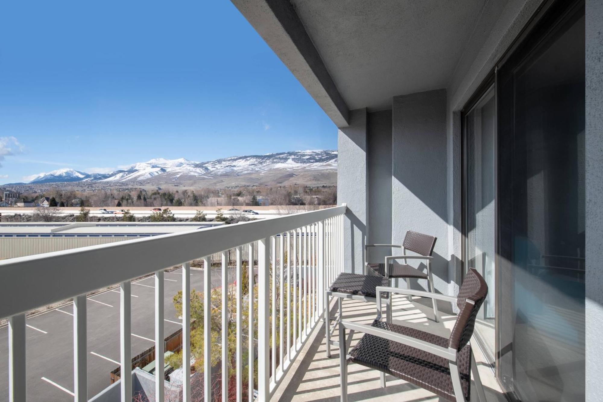 Courtyard By Marriott Reno Hotel Exterior photo