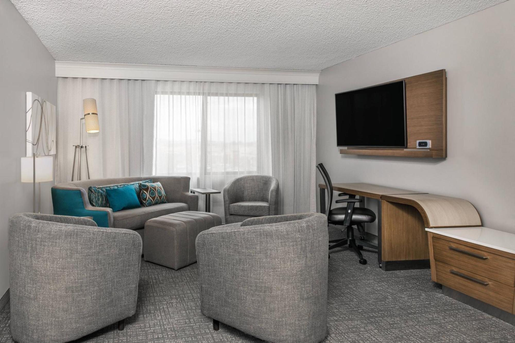 Courtyard By Marriott Reno Hotel Exterior photo