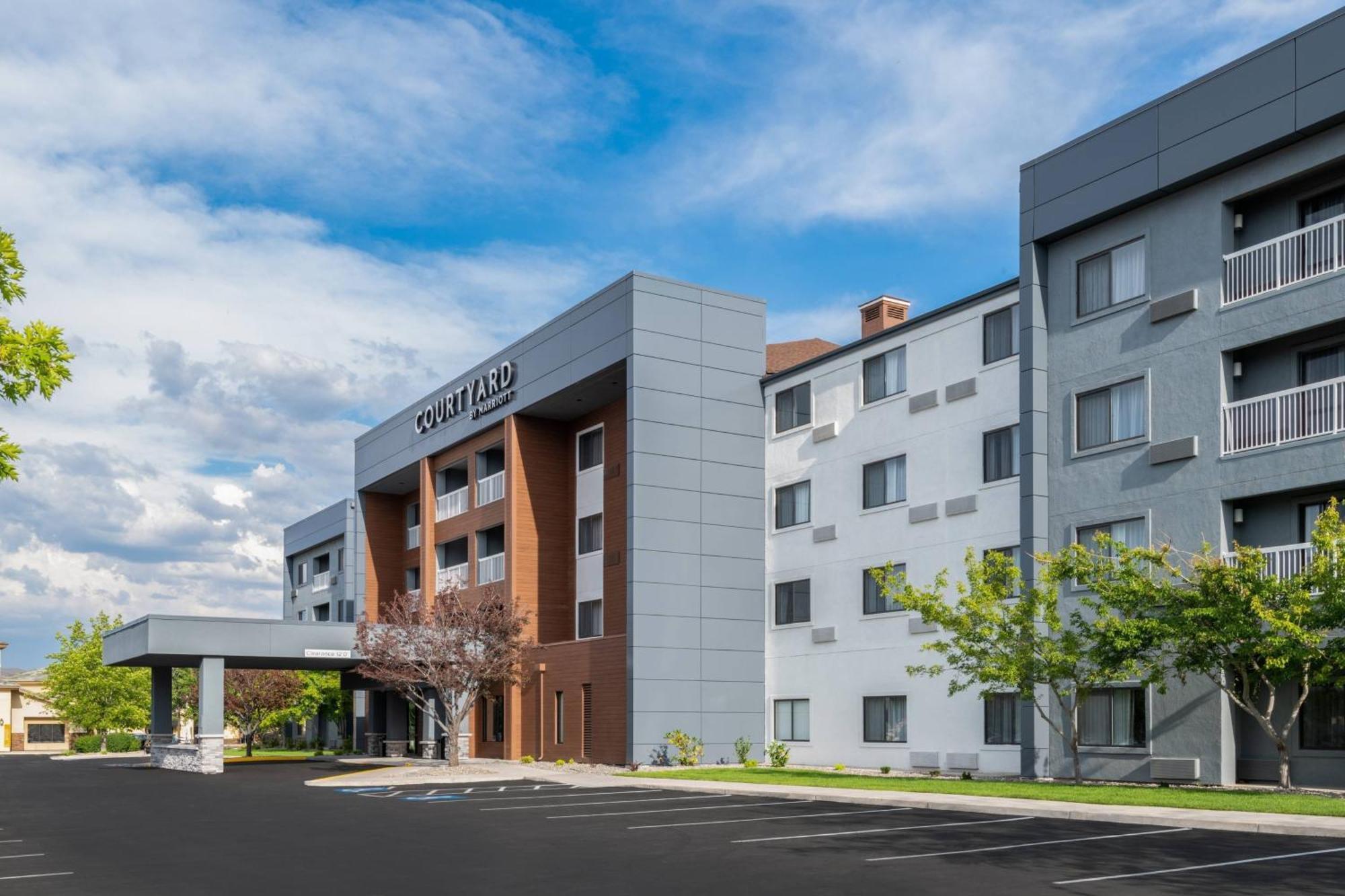 Courtyard By Marriott Reno Hotel Exterior photo