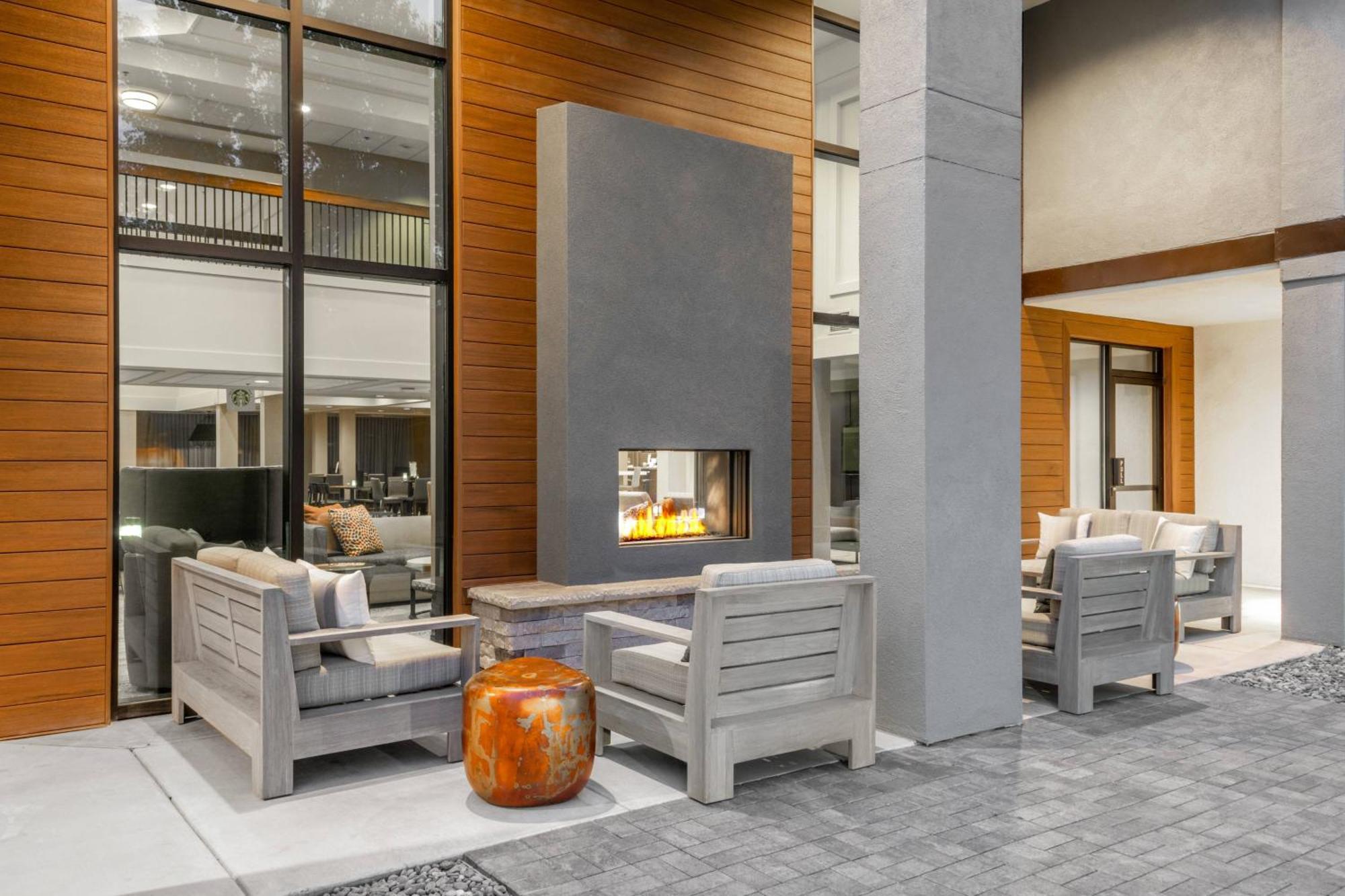 Courtyard By Marriott Reno Hotel Exterior photo