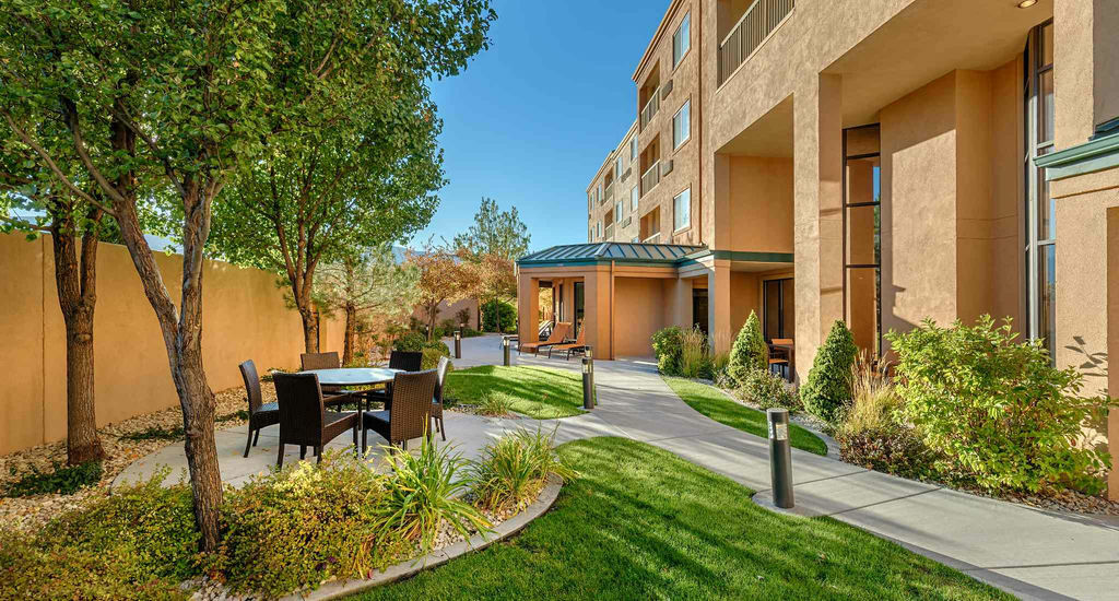 Courtyard By Marriott Reno Hotel Exterior photo
